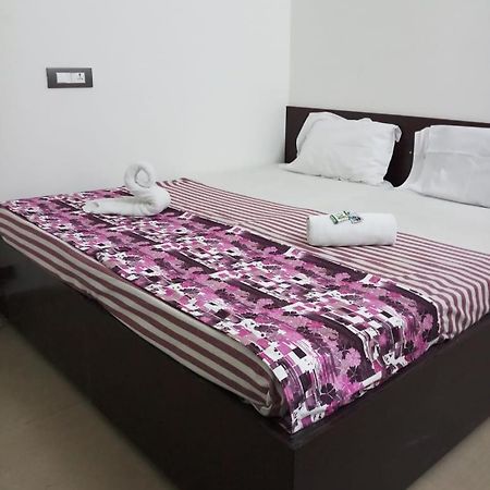 מלון טירופאטי Sri Kousthubham Residency מראה חיצוני תמונה
