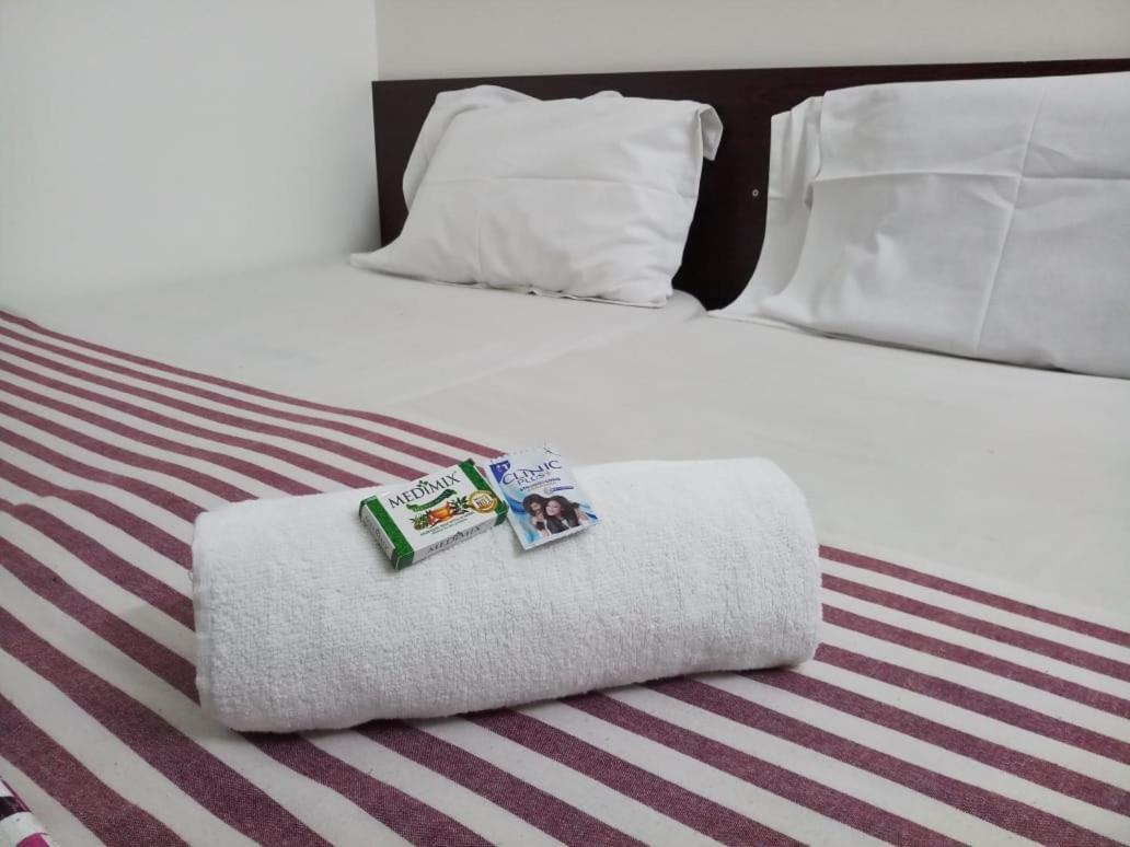 מלון טירופאטי Sri Kousthubham Residency מראה חיצוני תמונה