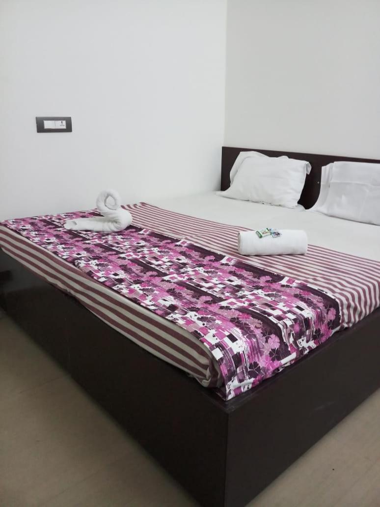 מלון טירופאטי Sri Kousthubham Residency מראה חיצוני תמונה