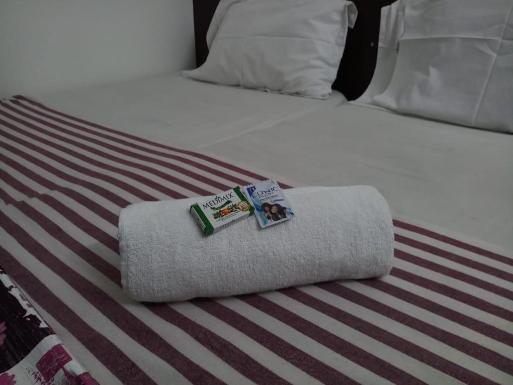 מלון טירופאטי Sri Kousthubham Residency מראה חיצוני תמונה