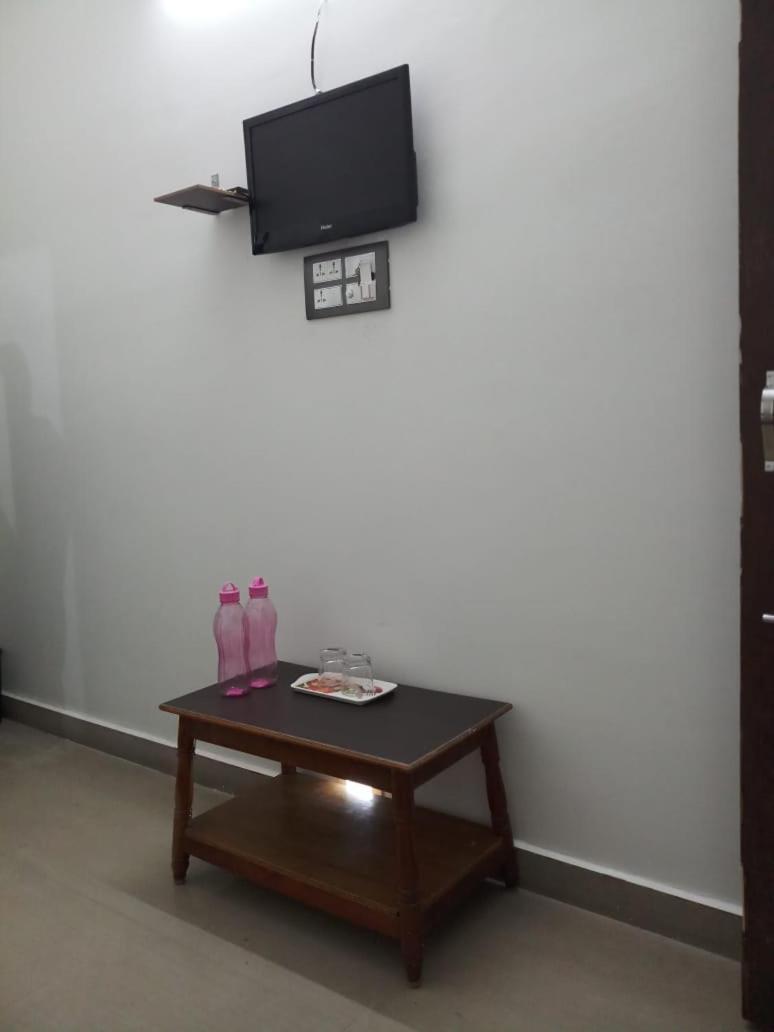 מלון טירופאטי Sri Kousthubham Residency מראה חיצוני תמונה