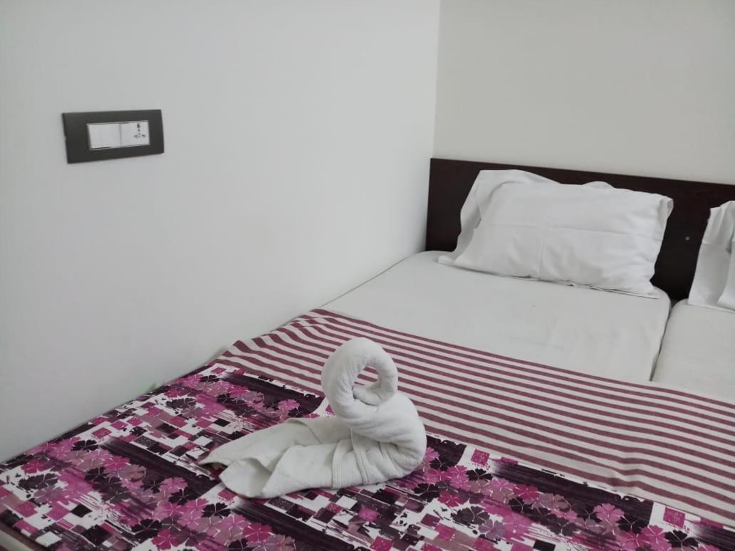 מלון טירופאטי Sri Kousthubham Residency מראה חיצוני תמונה
