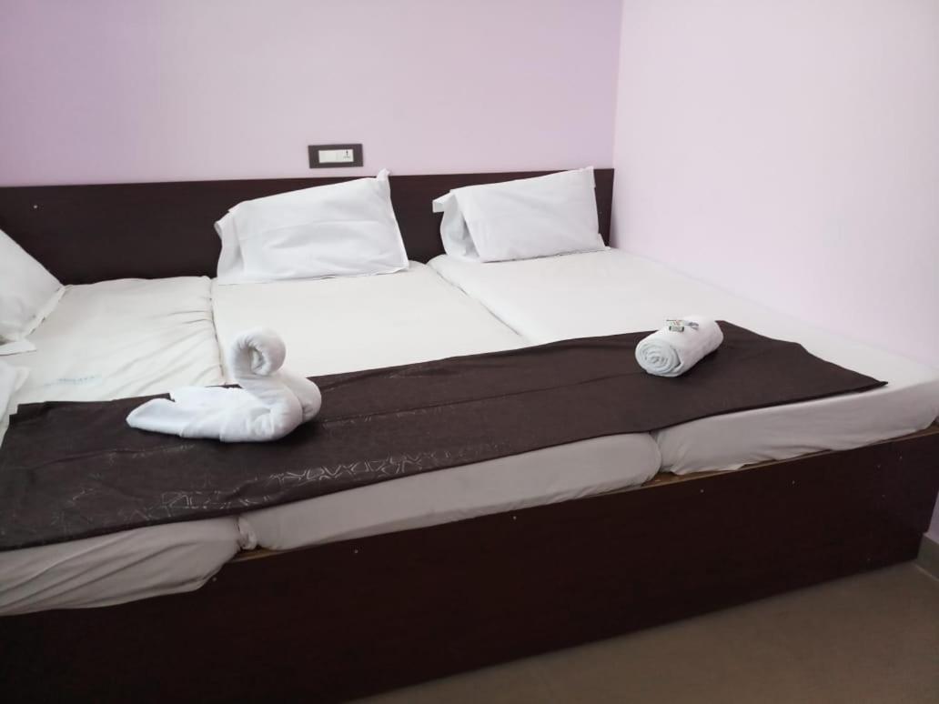 מלון טירופאטי Sri Kousthubham Residency מראה חיצוני תמונה