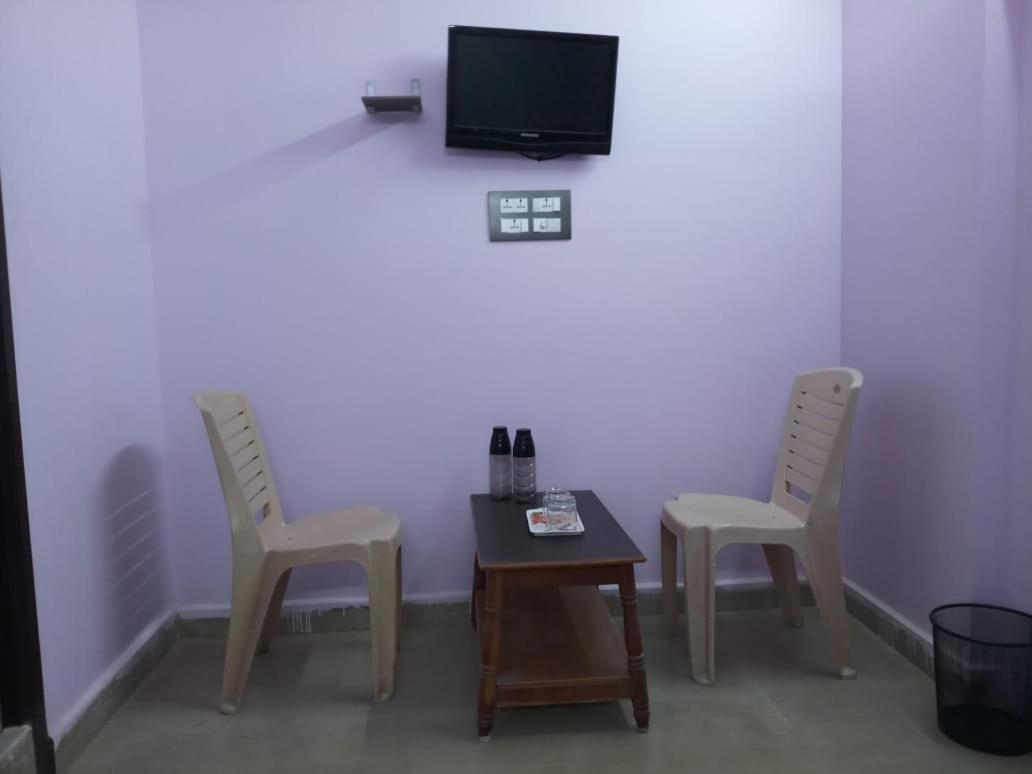 מלון טירופאטי Sri Kousthubham Residency מראה חיצוני תמונה
