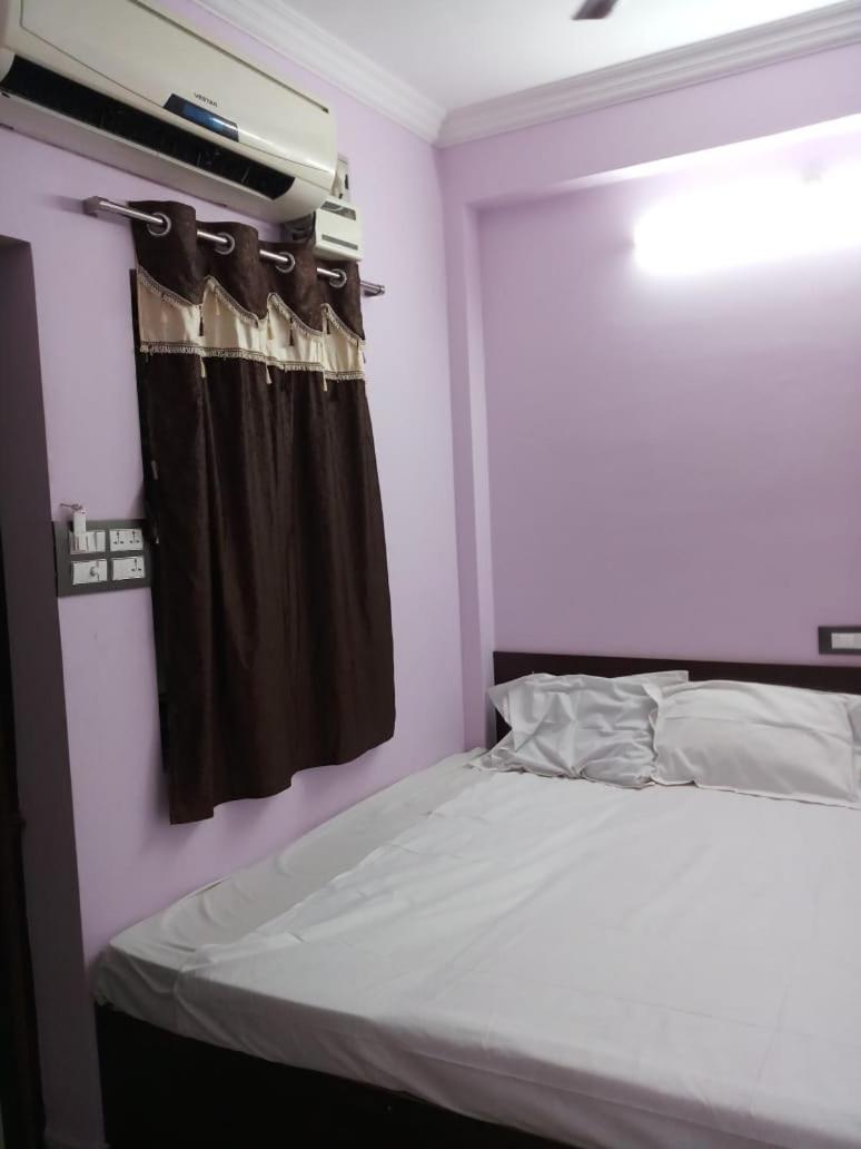 מלון טירופאטי Sri Kousthubham Residency מראה חיצוני תמונה