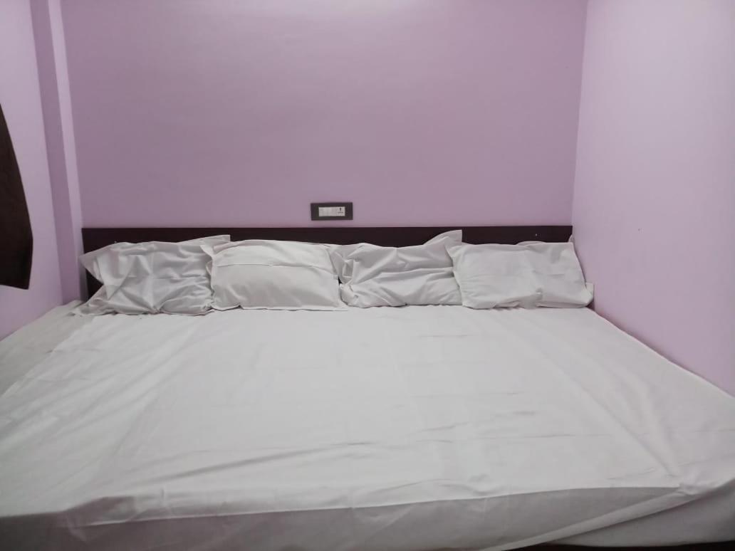 מלון טירופאטי Sri Kousthubham Residency מראה חיצוני תמונה