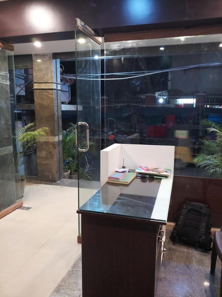 מלון טירופאטי Sri Kousthubham Residency מראה חיצוני תמונה